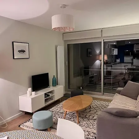 Mayfair Apartment *