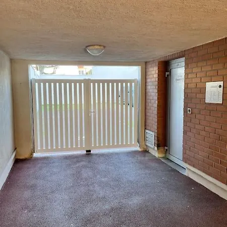 Mayfair Apartment *