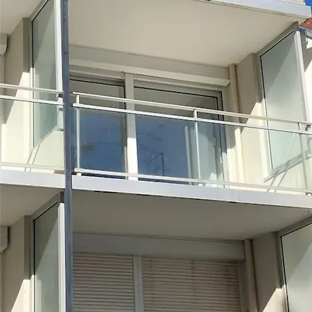 Mayfair Apartment *